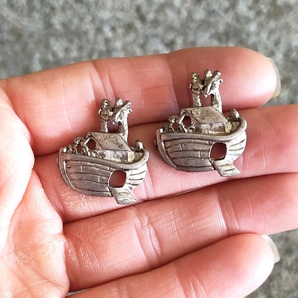 VINTAGE SILVER PEWTER NOAH'S ARK DROP POST 1" EARRINGS - Picture 8 of 9
